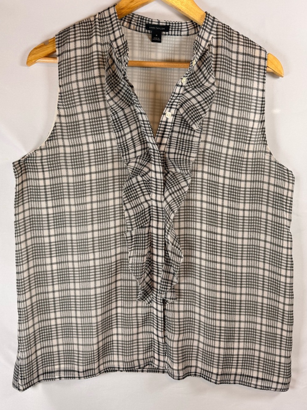 👉 “Ann Taylor Work Blouse Sleeveless Plaid Ruffle Top Size M”